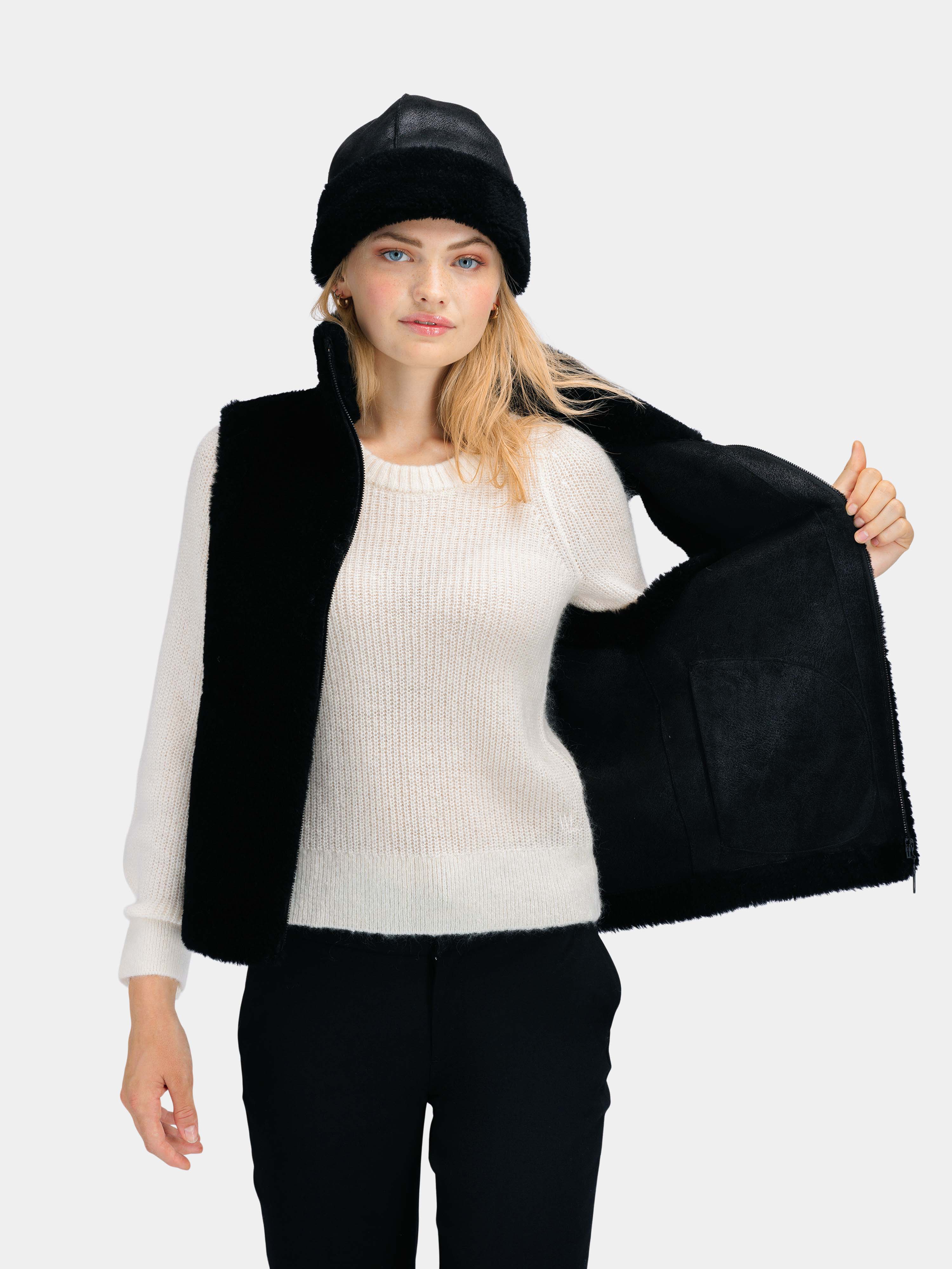 Solveggen Lambswool Vest Black
