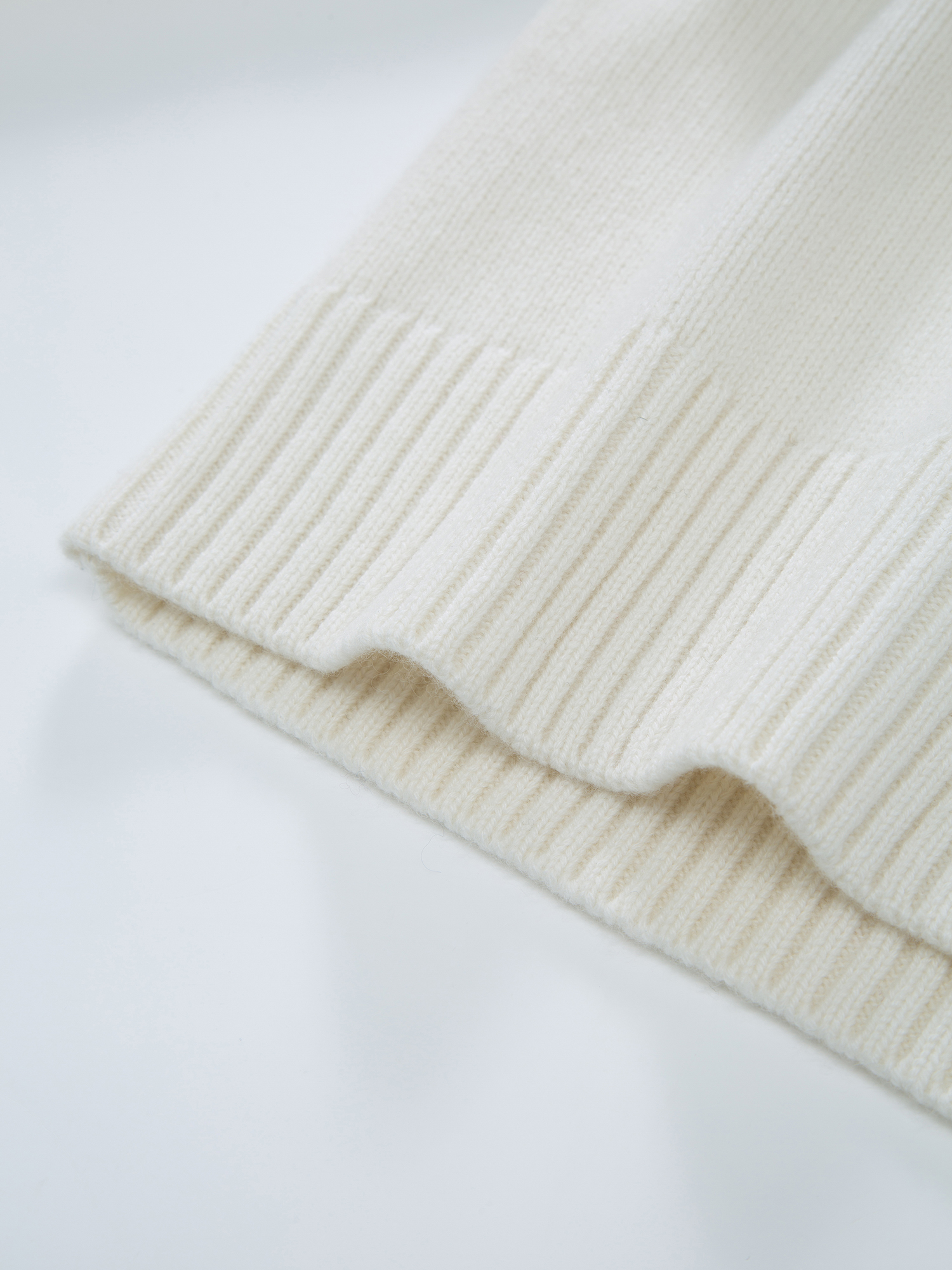 Snøheim Knitted Sweater  White